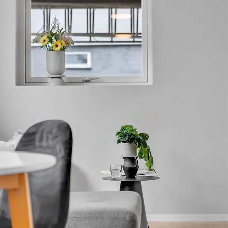 Northstay - Aurora & Mountain View Apartment